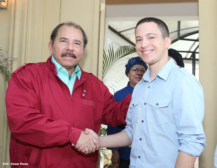 Presidente Daniel se re&uacute;ne con rabino Yechiel Zayde